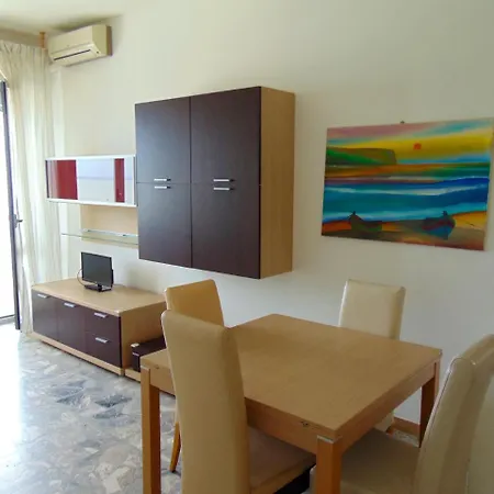 M08 Trilocale Fronte Mare Con Terrazzo Apartman *