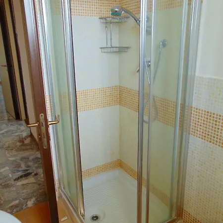 M08 Trilocale Fronte Mare Con Terrazzo Apartman