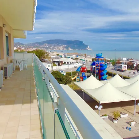 Apartman M08 Trilocale Fronte Mare Con Terrazzo *
