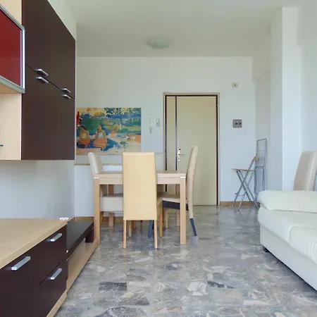 M08 Trilocale Fronte Mare Con Terrazzo Marcelli